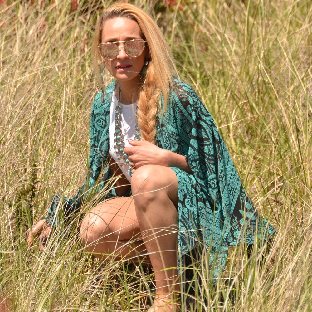 🆕️FABULOUS BLUE TONES KIMONO - Picture 4 of 4